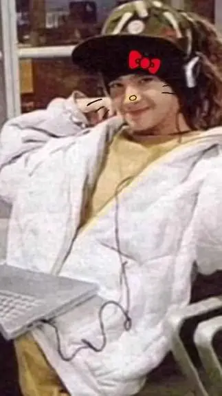 ai character: tom kaulitz  background