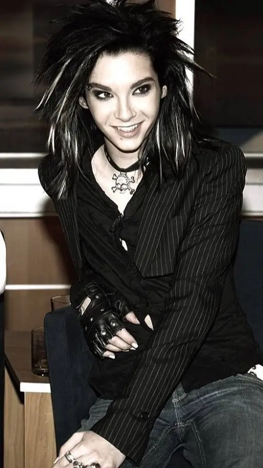 ai character: bill kaulitz  background