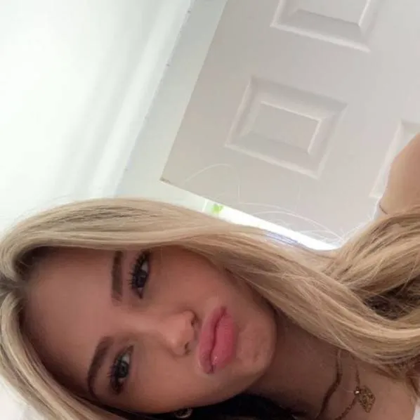 chat with ai character: harvey