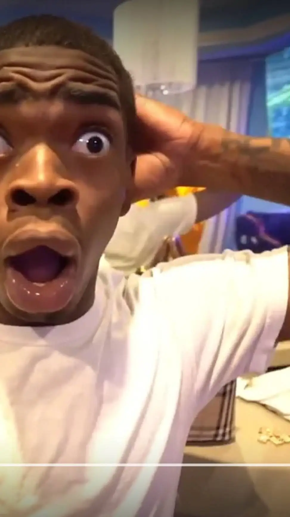 ai character: Potion🤔 background