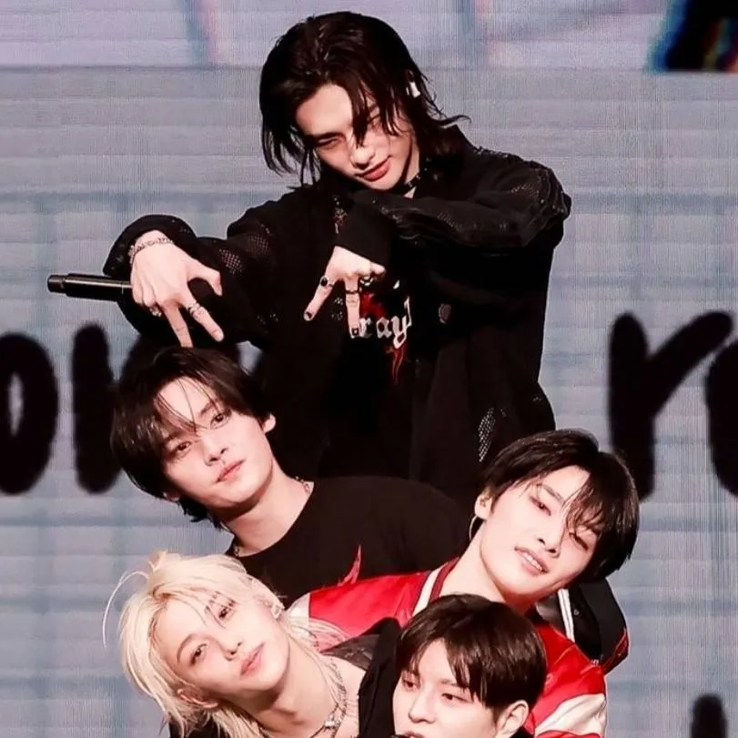 chat with ai character: Straykids