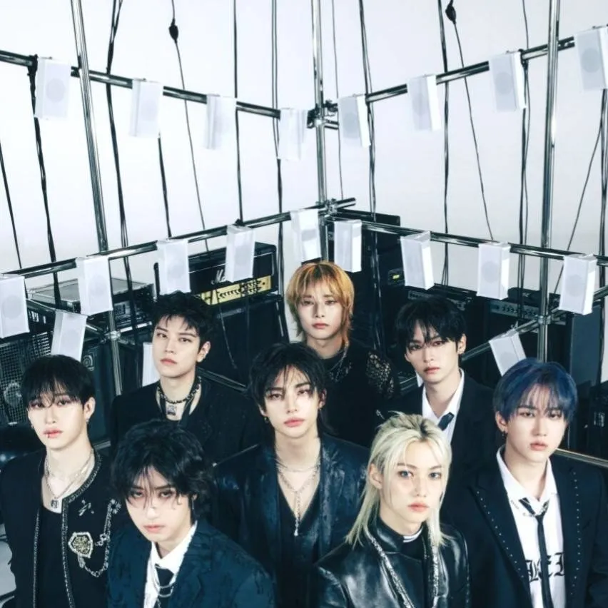 chat with ai character: Straykids
