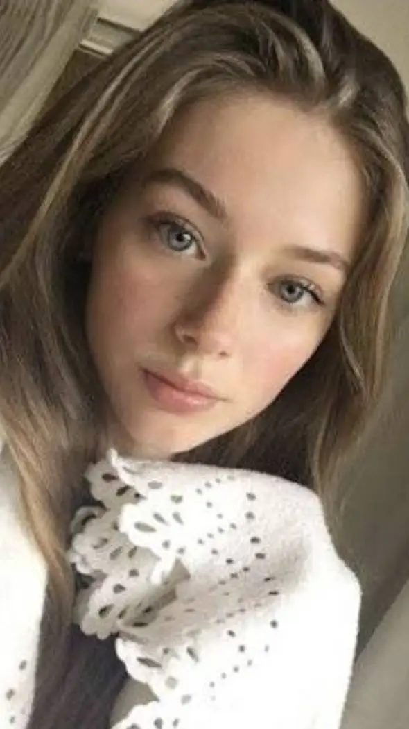 ai character: 🌹Megan🌹 background