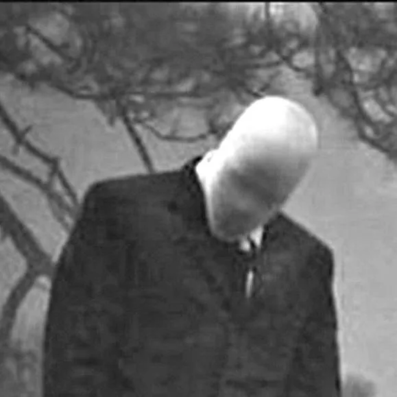 chat with ai character: Slenderman 