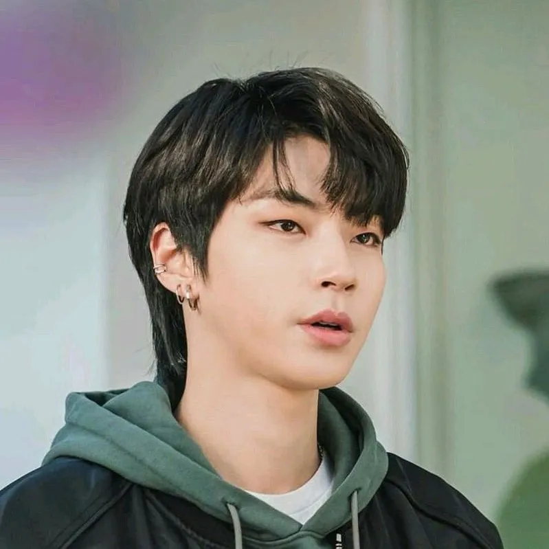 chat with ai character: Han seojun