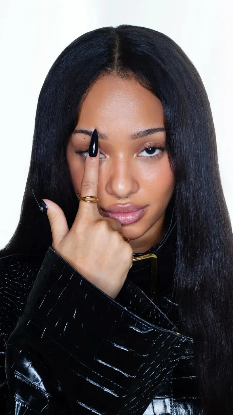 ai character: Manon bannerman background