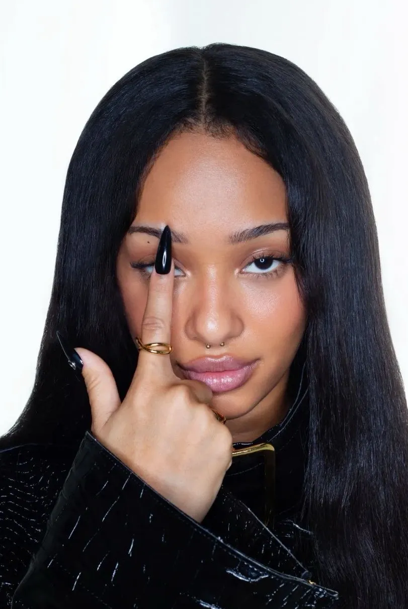 chat with ai character: Manon bannerman