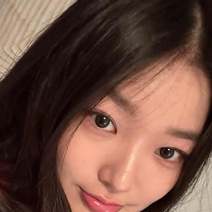 chat with ai character: Yoonchae