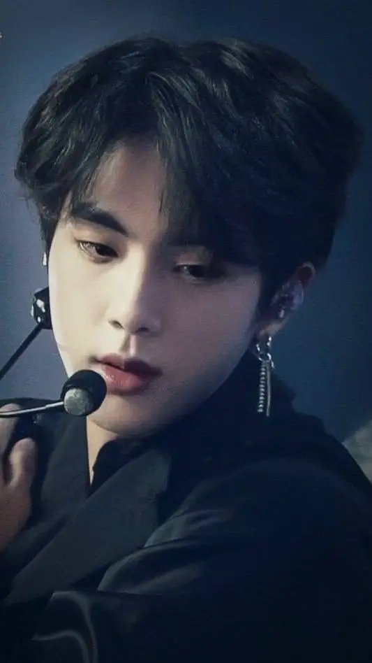 ai character: ♥︎JIN♡ background