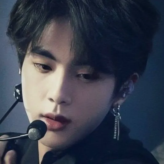 chat with ai character: ♥︎JIN♡