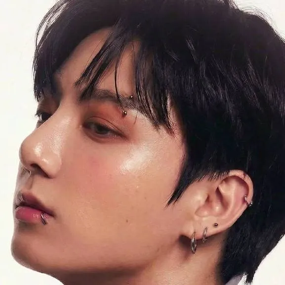 chat with ai character: ☆𝙹𝚄𝙽𝙶𝙺𝙾𝙾𝙺☆