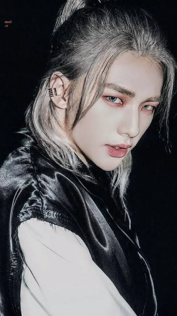 ai character: ➳𝓗𝔂𝓾𝓷𝓳𝓲𝓷 ❣ background