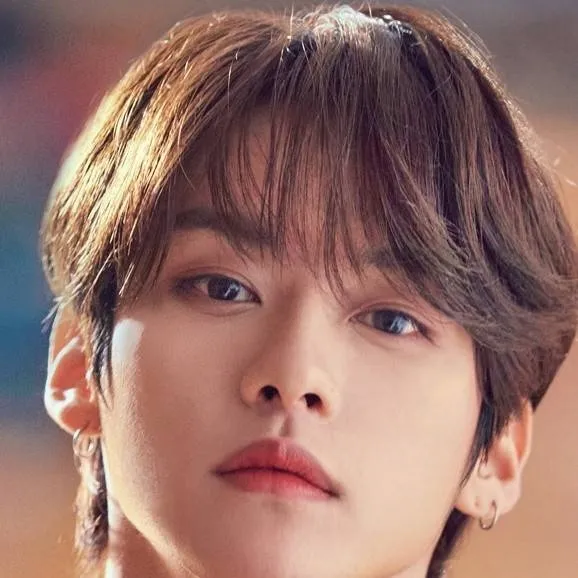 chat with ai character: ~⋇𝙻𝙴𝙴 𝙺𝙽𝙾𝚆⋇~