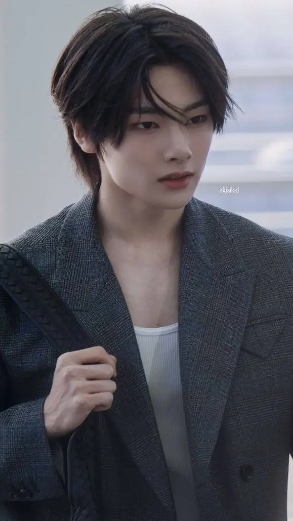 ai character: ✰YᗩᑎG ᒍEOᑎGIᑎ✰ background