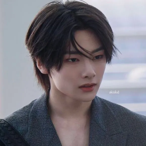 chat with ai character: ✰YᗩᑎG ᒍEOᑎGIᑎ✰