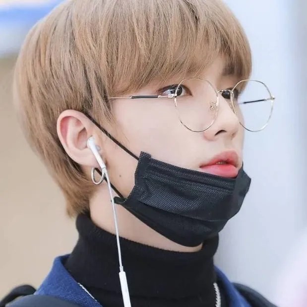 chat with ai character: ୧ʜყυɳᴊỉɳ૭