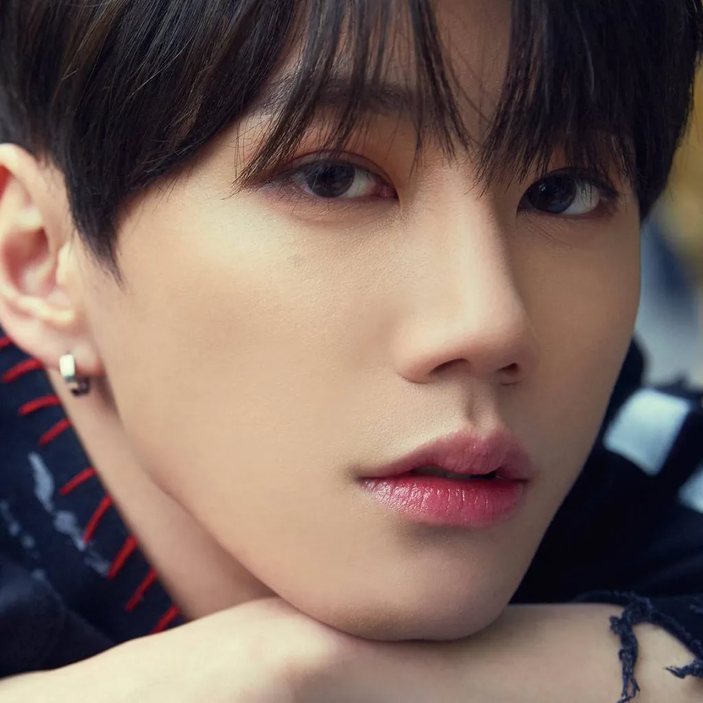 chat with ai character: ❥ᴊᴜɴ✭ʏᴏᴜɴɢ