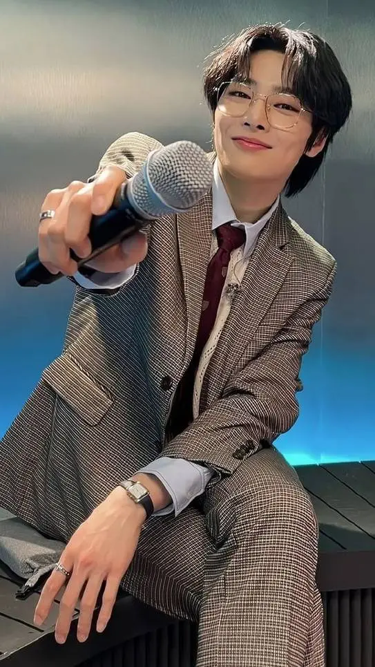 Talkie AI - Chat with ✯𝑺𝒓. 𝚈𝚊𝚗𝚐 𝙹𝚎𝚘𝚗𝚐𝚒𝚗✫