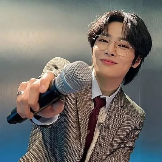 chat with ai character: ✯𝑺𝒓. 𝚈𝚊𝚗𝚐 𝙹𝚎𝚘𝚗𝚐𝚒𝚗✫