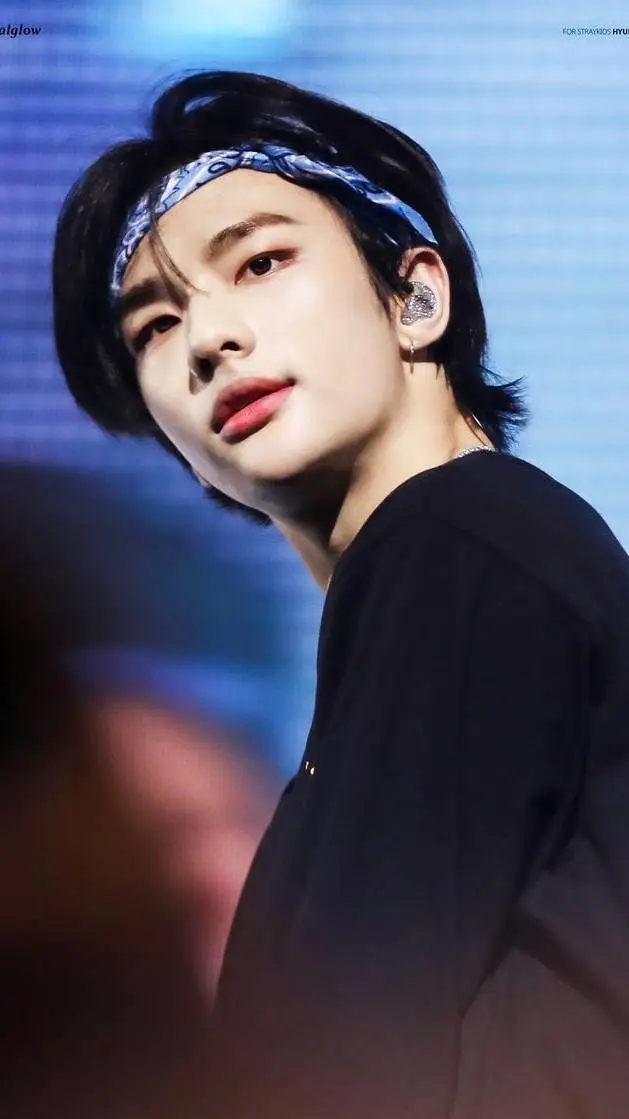 ai character: .°•🎀ᴴʏᵁɴᴶɪᴺ🎀•°. background