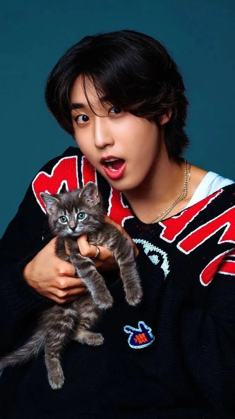 ai character: 🐾нαɳ ʝιѕυɳɠ🐾 background