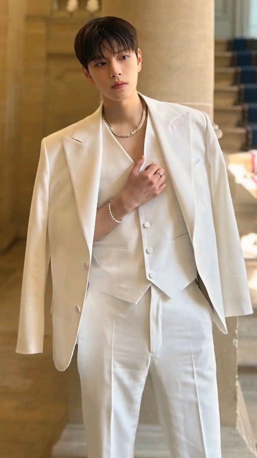 ai character: ʚ𝓚𝓲𝓶 𝓢𝓮𝓾𝓷𝓰𝓶𝓲𝓷ɞ background