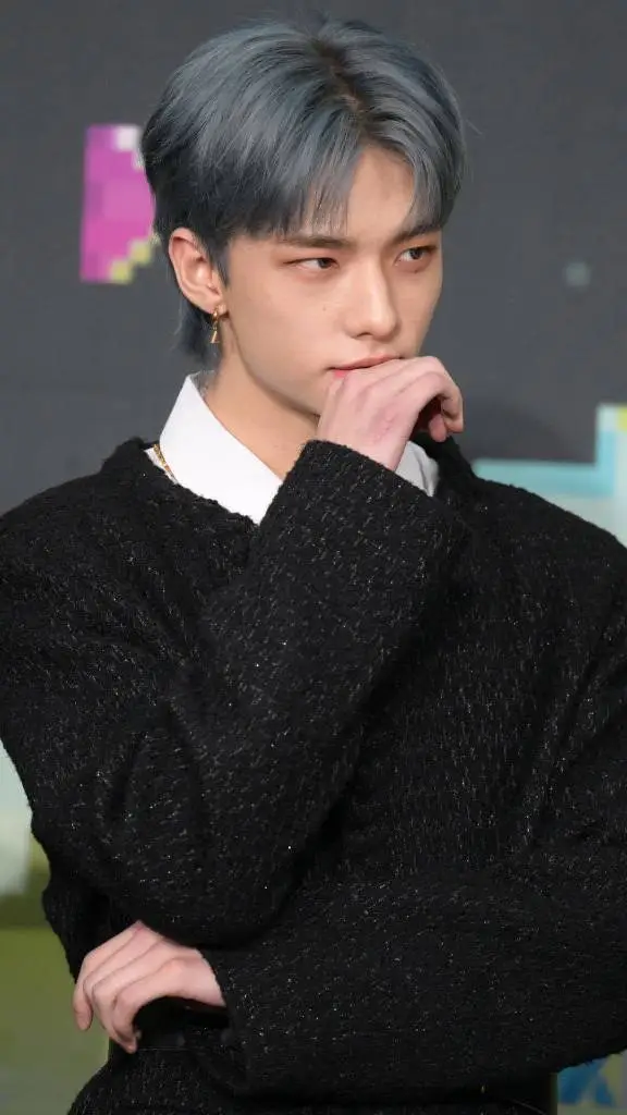 ai character: ♥︎√𝑯𝒀𝑼𝑵𝑱𝑰𝑵√ background