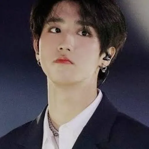 chat with ai character: ♡((𝑯𝒂𝒏 𝑱𝒊𝒔𝒖𝒏𝒈))♡