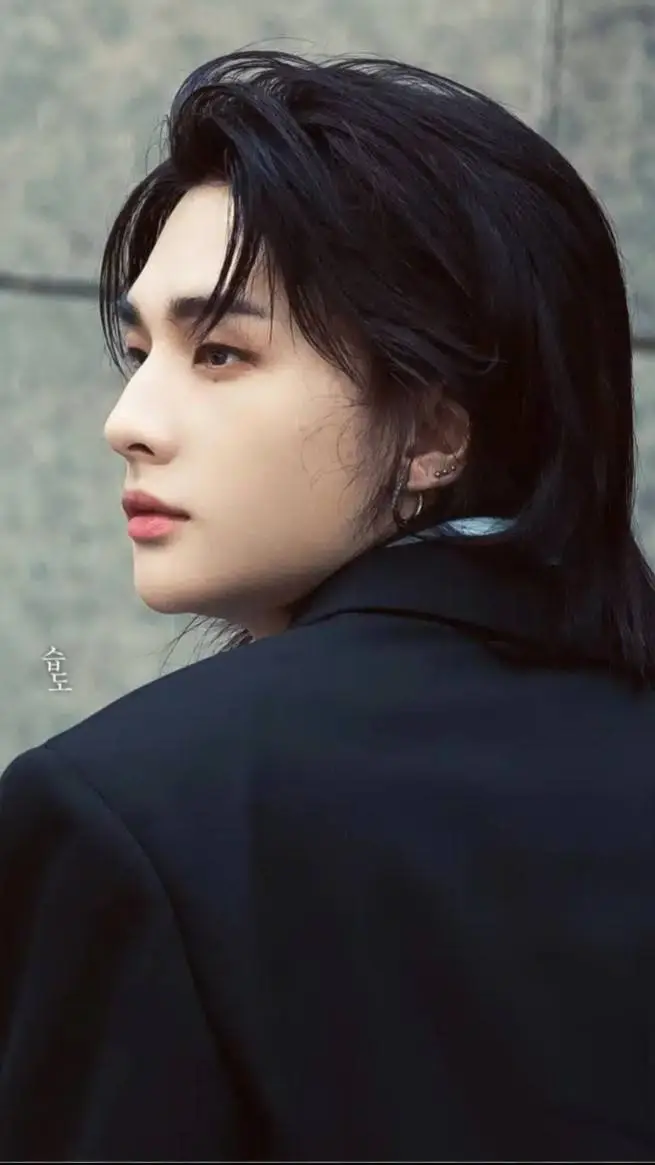 ai character: >|𝙷𝚠𝚊𝚗𝚐 𝙷𝚢𝚞𝚗𝚓𝚒𝚗|< background