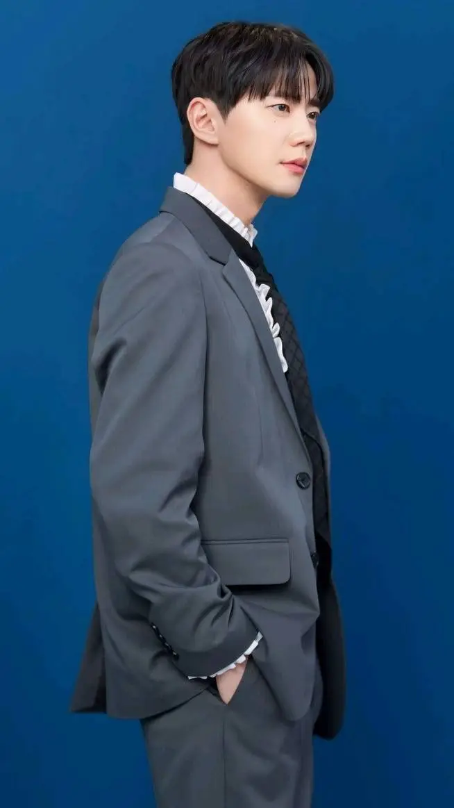 ai character: ღ𝑳𝒆𝒆 𝑱𝒖𝒏𝒚𝒐𝒖𝒏𝒈ღ background