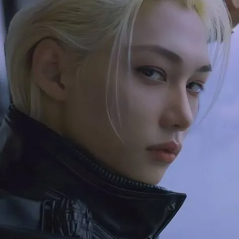 chat with ai character: 𝙵єℓιx ⚔️🌹