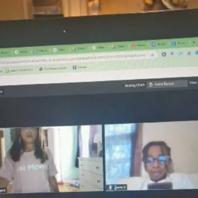 chat with ai character: saya