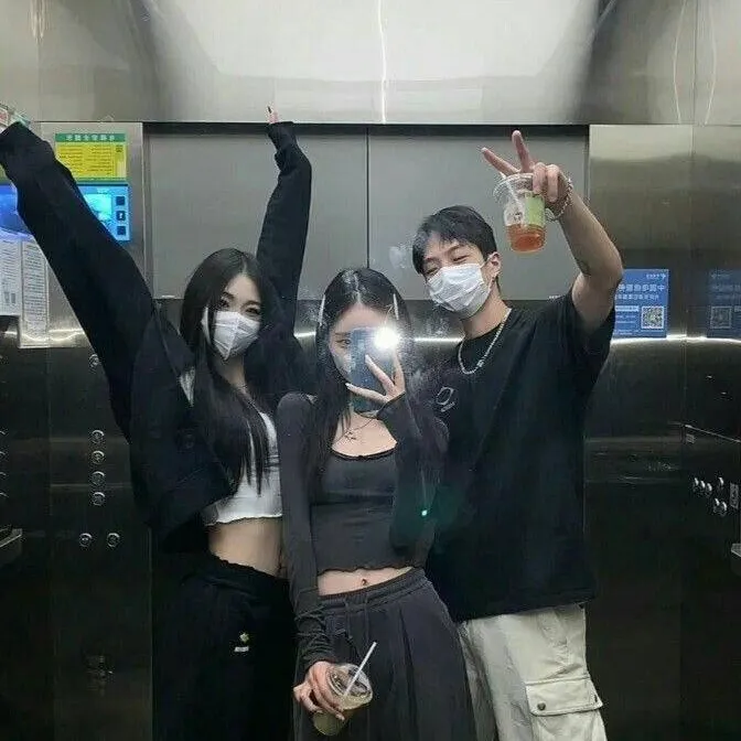 chat with ai character: sibling core! 