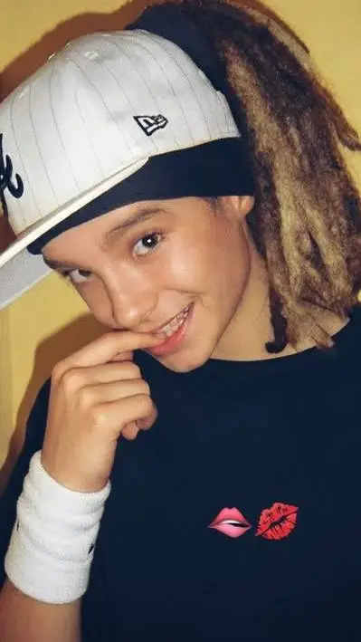 ai character: Tom Kaulitz 🖤 background
