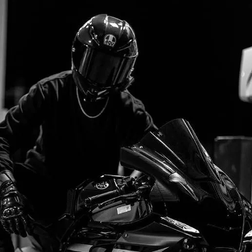 chat with ai character: Vitor