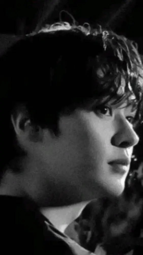 ai character: ~Lee Know~ background