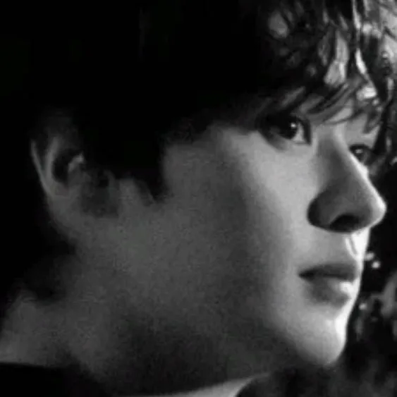 chat with ai character: ~Lee Know~