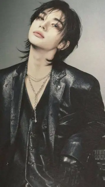 ai character: ♡~Hyunjin~♡ background