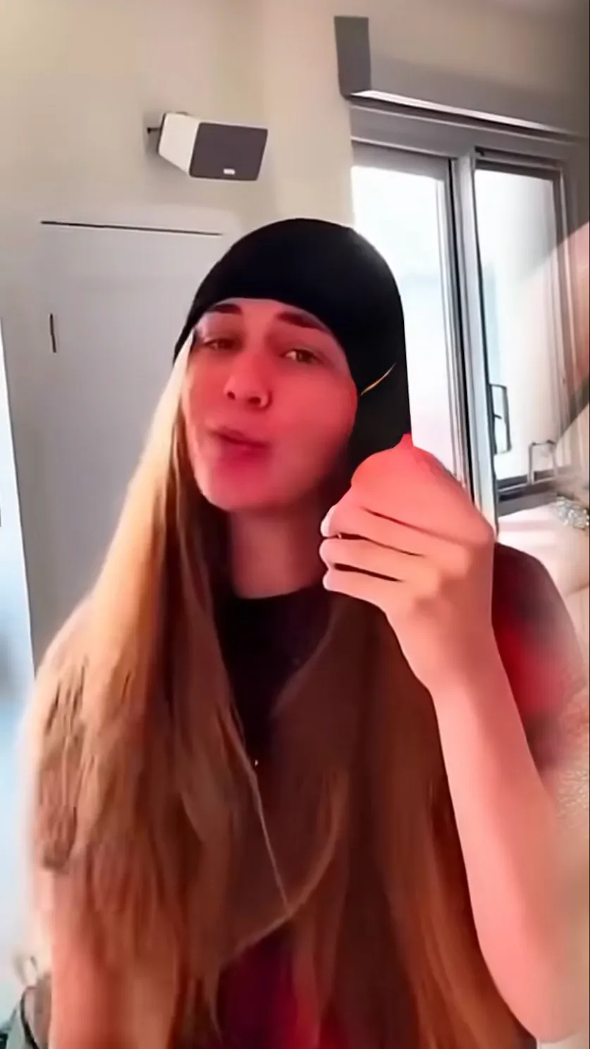 ai character: Whatever 💋 background