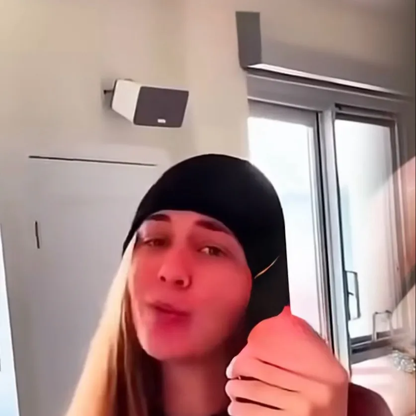 chat with ai character: Whatever 💋