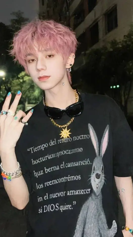 ai character: Jamí background