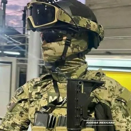 chat with ai character: tu novio marino