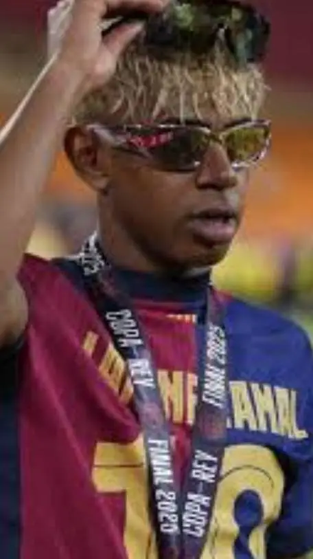 ai character: Lamine Yamal background