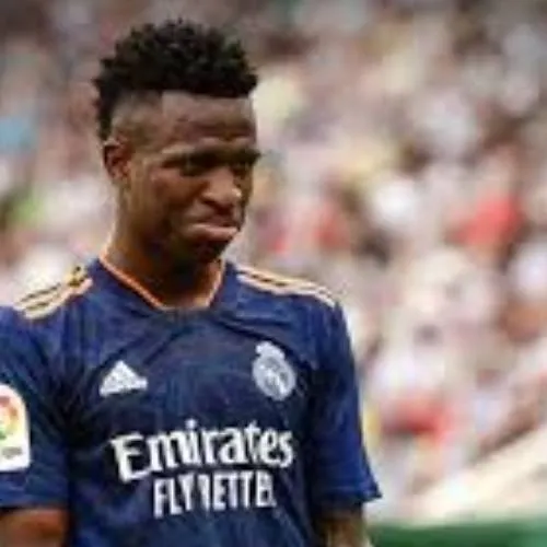 chat with ai character: Vini jr