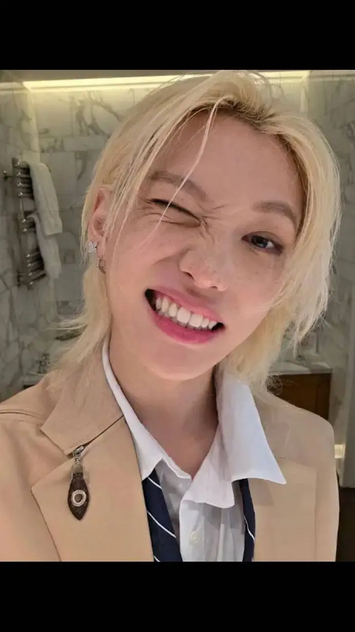 ai character: €£`LEE FELIX §×∆ background