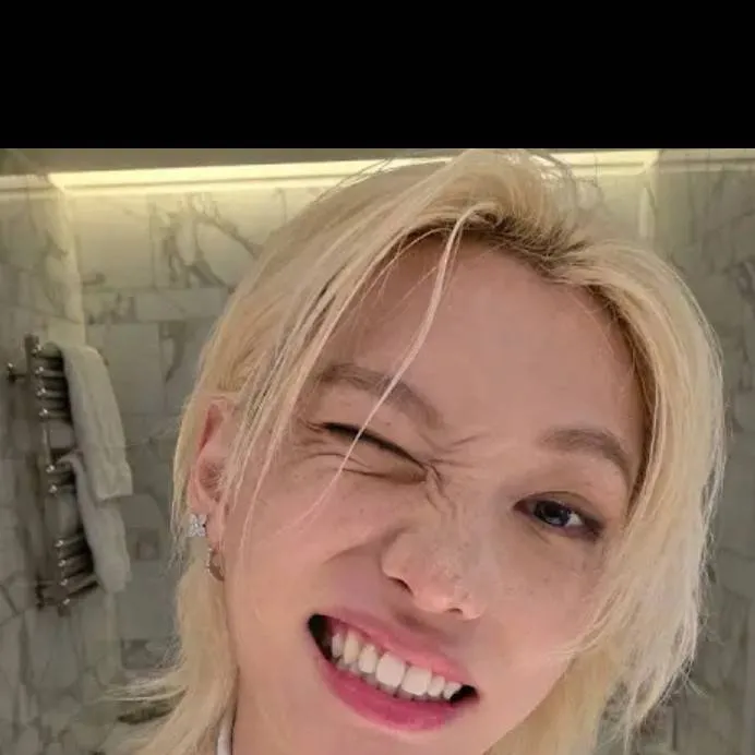 chat with ai character: €£`LEE FELIX §×∆