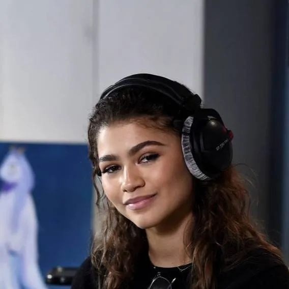 chat with ai character: Zendaya 