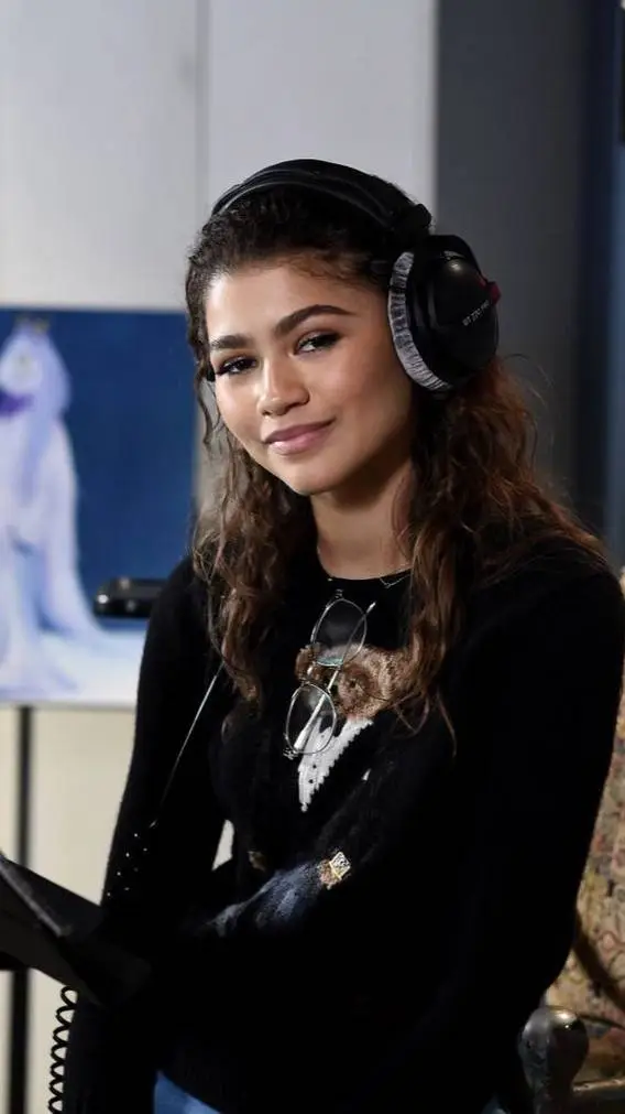 ai character: Zendaya  background