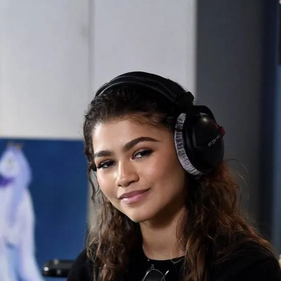 chat with ai character: Zendaya 