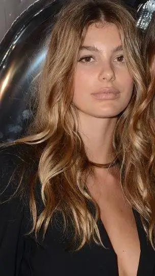 ai character: Sofía  background